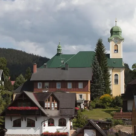 Enjoyharrachov - Atraktivni Klidny Klimatizovany 20 V Centru S Terasou A Parkovanim, Wifi-wlan, Sat, Herni Konzoli, Ipad, Netflix Zdarma, Moznosti Dobijeni Auta, Vyhledem Do Zahrady A Na Kostelik Jen 150m Od Lanovky Lejlighed