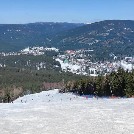Enjoyharrachov - Atraktivni Klidny Klimatizovany 20 V Centru S Terasou A Parkovanim, Wifi-wlan, Sat, Herni Konzoli, Ipad, Netflix Zdarma, Moznosti Dobijeni Auta, Vyhledem Do Zahrady A Na Kostelik Jen 150m Od Lanovky アパート *