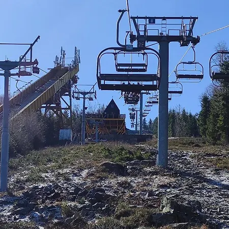 Enjoyharrachov - Atraktivni Klidny Klimatizovany 20 V Centru S Terasou A Parkovanim, Wifi-wlan, Sat, Herni Konzoli, Ipad, Netflix Zdarma, Moznosti Dobijeni Auta, Vyhledem Do Zahrady A Na Kostelik Jen 150m Od Lanovky Harrachov