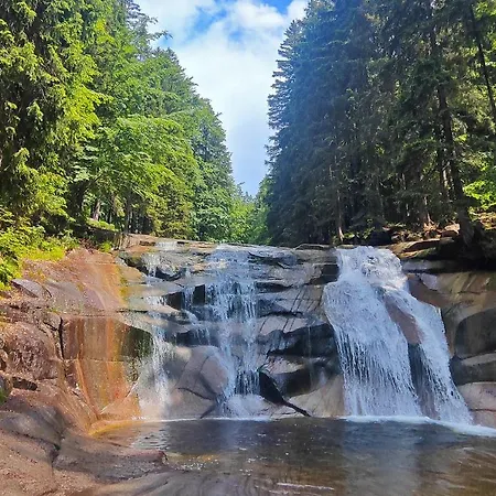 Enjoyharrachov - Atraktivni Klidny Klimatizovany 20 V Centru Harrachova S Parkovanim, Wifi-wlan, Sat, Herni Konzoli, Ipad, Netflix Zdarma, Moznosti Dobijeni Auta, Vyhledem Do Zahrady A Na Romanticky Kostelik Διαμέρισμα *