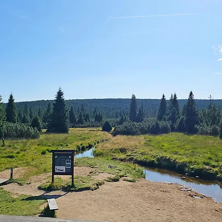 Enjoyharrachov - Atraktivní Klidný Klimatizovaný 20 V Centru Harrachova S Parkováním, Wifi-wlan, Sat, Herní Konzolí, Ipad, Netflix Zdarma, Možností Dobíjení Auta, Výhledem Do Zahrady A Na Kostelík Jen 150m Od Lanovky