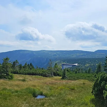 아파트 Enjoyharrachov - Atraktivni Klidny Klimatizovany 20 V Centru Harrachova S Parkovanim, Wifi-wlan, Sat, Herni Konzoli, Ipad, Netflix Zdarma, Moznosti Dobijeni Auta, Vyhledem Do Zahrady A Na Kostelik Jen 150m Od Lanovky *