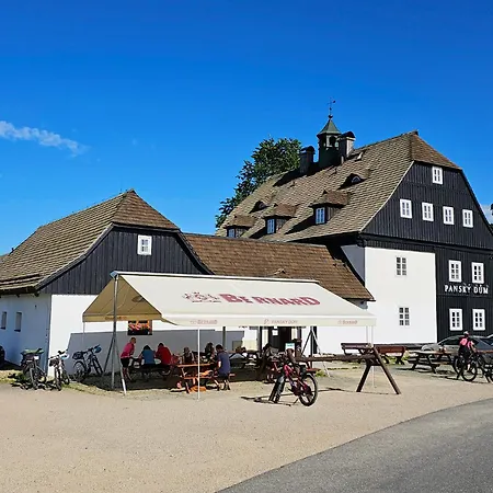 Enjoyharrachov - Atraktivni Klidny Klimatizovany 20 V Centru S Terasou A Parkovanim, Wifi-wlan, Sat, Herni Konzoli, Ipad, Netflix Zdarma, Moznosti Dobijeni Auta, Vyhledem Do Zahrady A Na Kostelik Jen 150m Od Lanovky * Harrachov