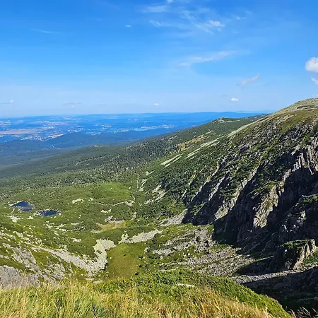 Enjoyharrachov - Atraktivni Klidny Klimatizovany 20 V Centru S Terasou A Parkovanim, Wifi-wlan, Sat, Herni Konzoli, Ipad, Netflix Zdarma, Moznosti Dobijeni Auta, Vyhledem Do Zahrady A Na Kostelik Jen 150m Od Lanovky * Harrachov