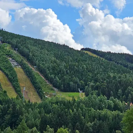Enjoyharrachov - Atraktivní Klidný Klimatizovaný 20 V Centru Harrachova S Parkováním, Wifi-wlan, Sat, Herní Konzolí, Ipad, Netflix Zdarma, Možností Dobíjení Auta, Výhledem Do Zahrady A Na Kostelík Jen 150m Od Lanovky Harrachov