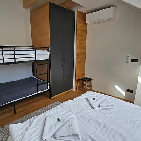 Enjoyharrachov - Atraktivni Klidny Klimatizovany 20 V Centru Harrachova S Parkovanim, Wifi-wlan, Sat, Herni Konzoli, Ipad, Netflix Zdarma, Moznosti Dobijeni Auta, Vyhledem Do Zahrady A Na Romanticky Kostelik