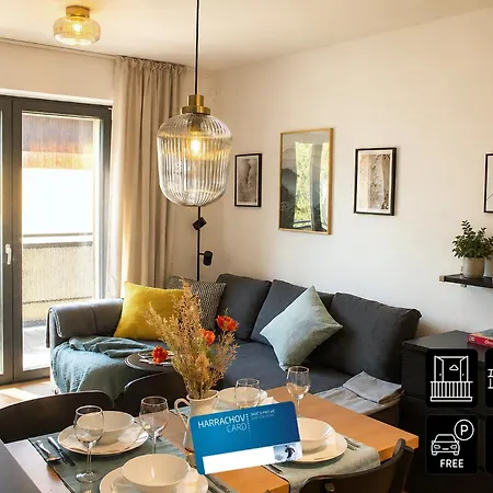 Enjoyharrachov - Atraktivni Klidny Klimatizovany 20 V Centru Harrachova S Parkovanim, Wifi-wlan, Sat, Herni Konzoli, Ipad, Netflix Zdarma, Moznosti Dobijeni Auta, Vyhledem Do Zahrady A Na Kostelik Jen 150m Od Lanovky Harrachov