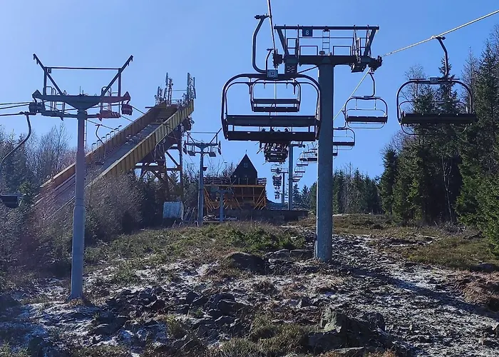 Enjoyharrachov - Atraktivni Klidny Klimatizovany 20 V Centru Harrachova S Parkovanim, Wifi-wlan, Sat, Herni Konzoli, Ipad, Netflix Zdarma, Moznosti Dobijeni Auta, Vyhledem Do Zahrady A Na Kostelik Jen 150m Od Lanovky هاراشوف