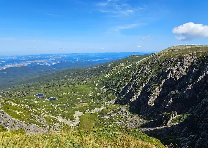 Enjoyharrachov - Atraktivni Klidny Klimatizovany 20 V Centru Harrachova S Parkovanim, Wifi-wlan, Sat, Herni Konzoli, Ipad, Netflix Zdarma, Moznosti Dobijeni Auta, Vyhledem Do Zahrady A Na Kostelik Jen 150m Od Lanovky * هاراشوف
