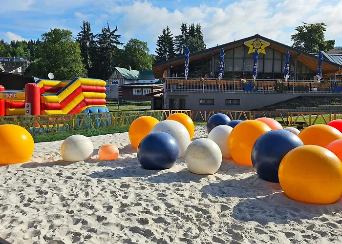 شقة Enjoyharrachov - Atraktivni Klidny Klimatizovany 20 V Centru Harrachova S Parkovanim, Wifi-wlan, Sat, Herni Konzoli, Ipad, Netflix Zdarma, Moznosti Dobijeni Auta, Vyhledem Do Zahrady A Na Kostelik Jen 150m Od Lanovky *