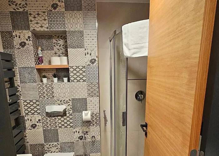 Enjoyharrachov - Atraktivni Klidny Klimatizovany 20 V Centru Harrachova S Parkovanim, Wifi-wlan, Sat, Herni Konzoli, Ipad, Netflix Zdarma, Moznosti Dobijeni Auta, Vyhledem Do Zahrady A Na Kostelik Jen 150m Od Lanovky هاراشوف